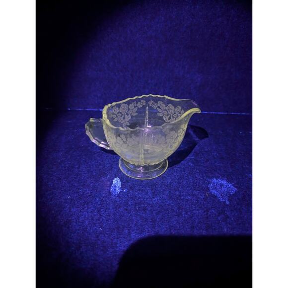 New Martinsville‎ Depression Glass Creamer, Vtg Radiance, Flower Basket Creamer - Picture 2 of 10